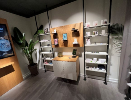 Reolsystemer og butiksinventar fra hel butik