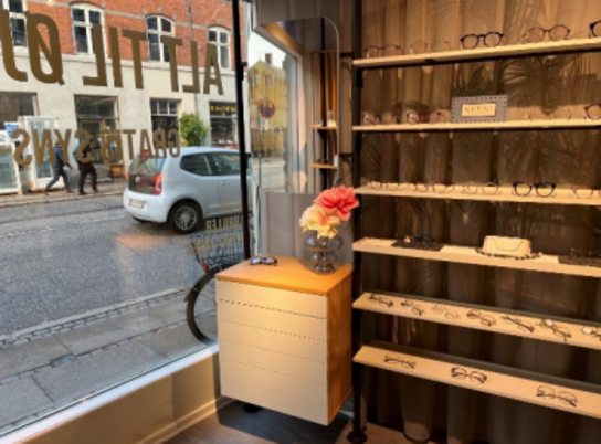 Reolsystemer og butiksinventar fra hel butik