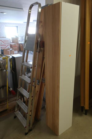 Reolsystemer og butiksinventar fra hel butik