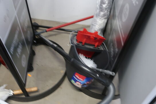 Stige, bord, skilte, støvsuger m.v. 