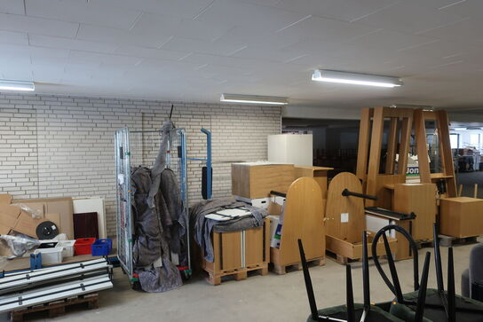 Reolsystemer og butiksinventar fra hel butik