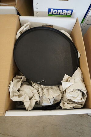 Indhold fra køkken og rengøringsskabe