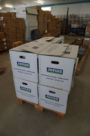 Indhold fra køkken og rengøringsskabe