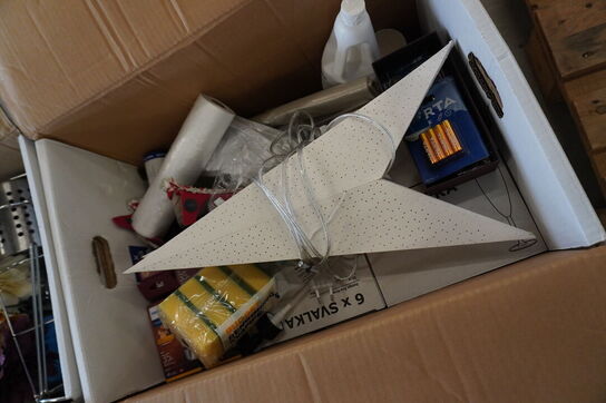 Indhold fra køkken og rengøringsskabe