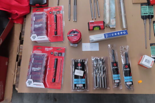 Palle med diverse bor, bits, skæreskiver MILWAUKEE & NORSE