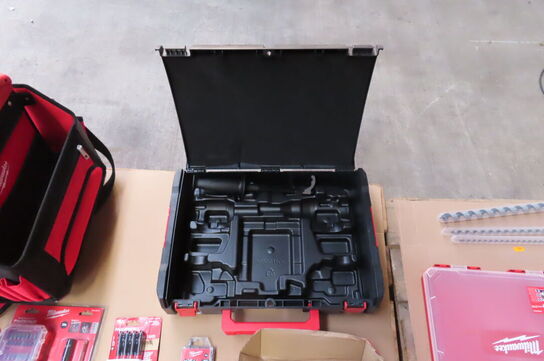 Palle med Værktøjskasser, bor, m.v.