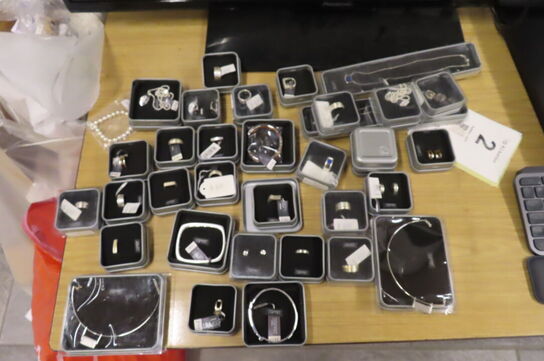 Stort parti diverse smykker ESPRIT