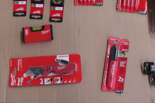 Palle med diverse bor, bits, m.v. MILWAUKEE