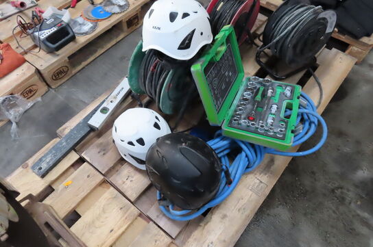 Parti kabeltromler, topnøglesæt, m.v.