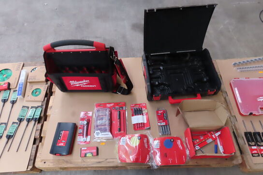 Palle med Værktøjskasser, bor, m.v.