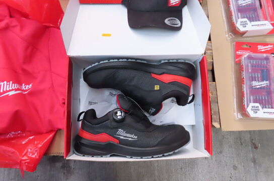 Palle med diverse MILWAUKEE udstyr