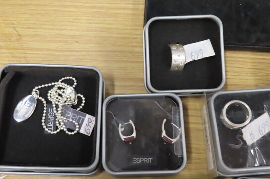 Stort parti diverse smykker ESPRIT