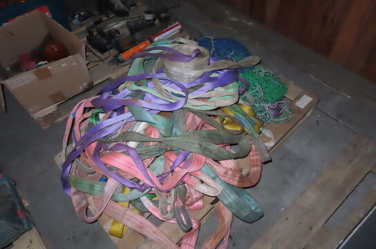 Palle med diverse stropper & net