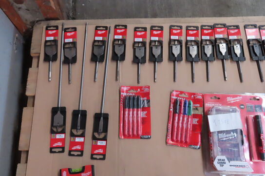 Palle med diverse bor, bits, m.v. MILWAUKEE