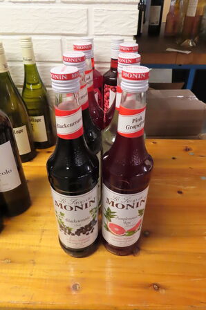 Diverse flasker alkohol, mixer, øl, m.v.