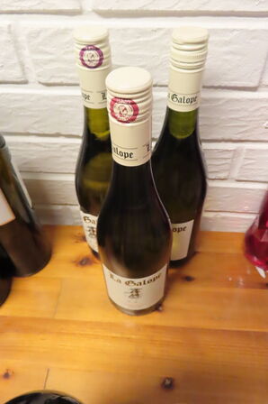 Diverse flasker alkohol, mixer, øl, m.v.