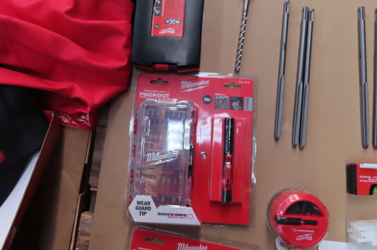 Palle med diverse bor, bits, skæreskiver MILWAUKEE & NORSE