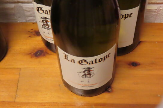 Diverse flasker alkohol, mixer, øl, m.v.