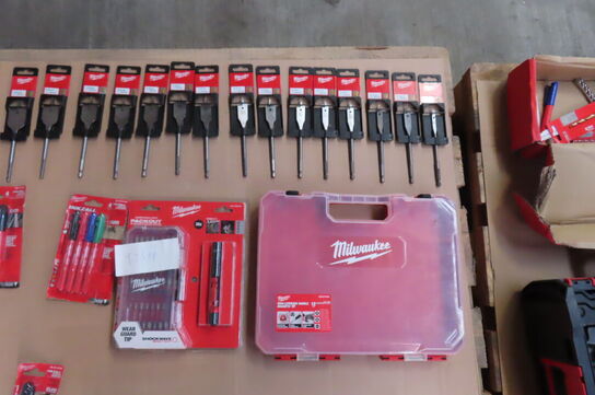 Palle med diverse bor, bits, m.v. MILWAUKEE