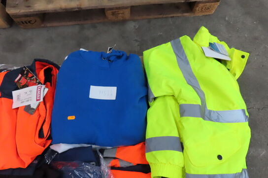 Palle med diverse tøj