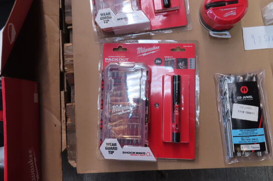 Palle med diverse bor, bits, skæreskiver MILWAUKEE & NORSE