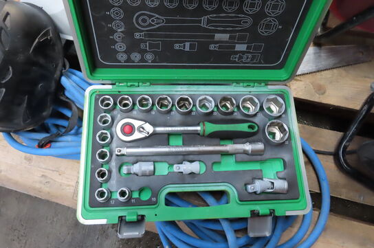 Parti kabeltromler, topnøglesæt, m.v.