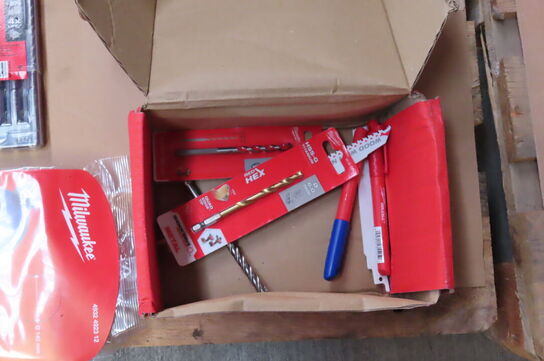 Palle med Værktøjskasser, bor, m.v.