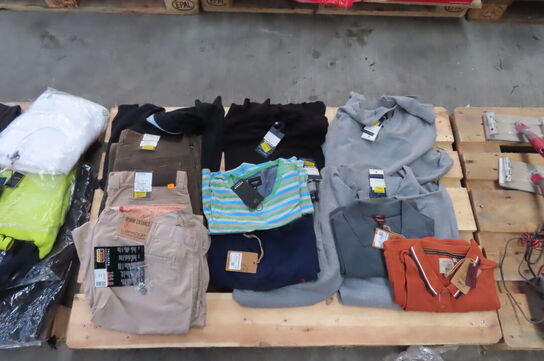 Palle med diverse tøj