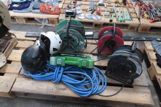 Parti kabeltromler, topnøglesæt, m.v.