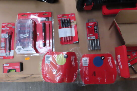 Palle med Værktøjskasser, bor, m.v.