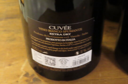 Diverse flasker alkohol, mixer, øl, m.v.