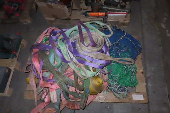 Palle med diverse stropper & net