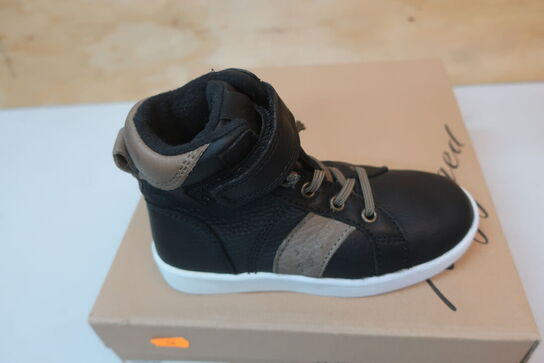 sko RUGGED GEAR str. 30