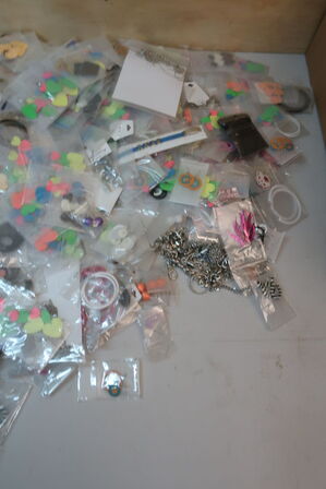 Øreringe, halskæde m.m.