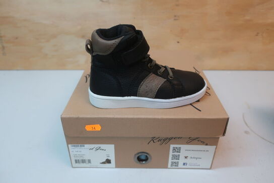 sko RUGGED GEAR str. 30