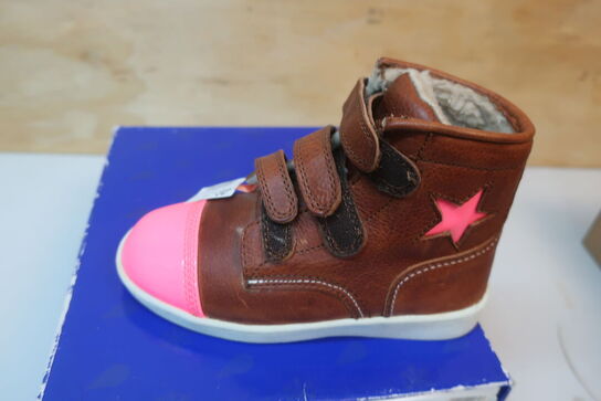 sko RUGGED GEAR str. 32