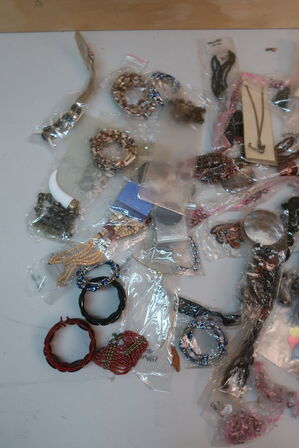 50 stk. halskæder, armbånd m.m.