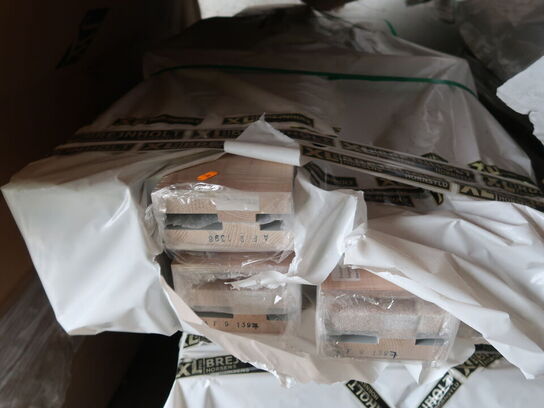 15 stk. DB30 dører i grå med garve og skueglas og karme (se beskrivelse)