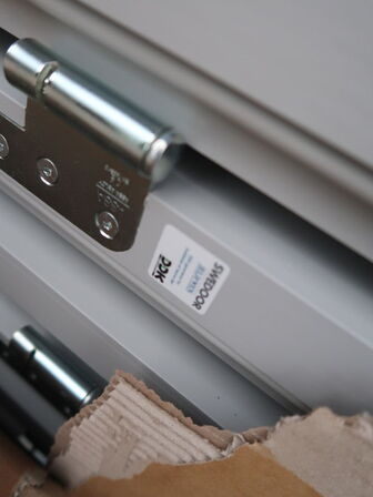 15 stk. DB30 dører i grå med garve og skueglas og karme (se beskrivelse)