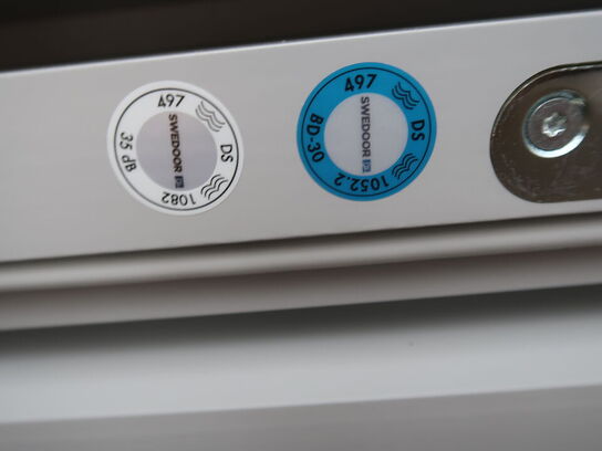 15 stk. DB30 dører i grå med garve og skueglas og karme (se beskrivelse)