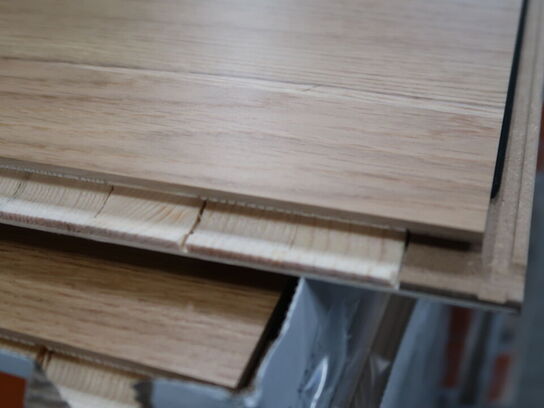 Gulv 27 pakker BOEN eg mat lak (se beskrivelse)