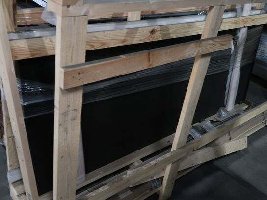 Ståldør med karm (se beskrivelse)