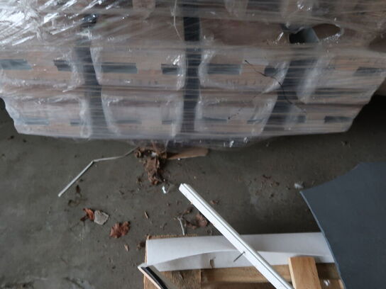 15 stk. DB30 dører i grå med garve og skueglas og karme (se beskrivelse)