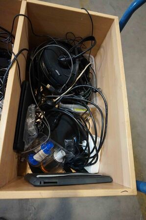 Kraftig rullevogn med kontorelektronik (MOMSFRI) 