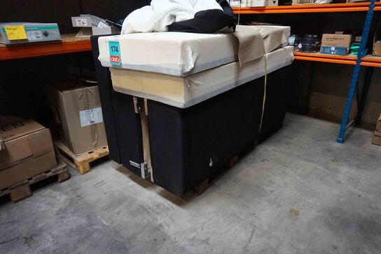 Kontinentalseng med gavl 140x200 cm (MOMSFRI) 