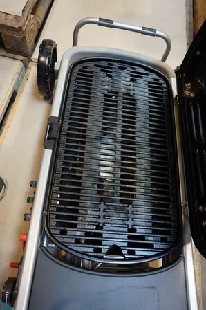 Weber Traveler gasgrill sort/grå 