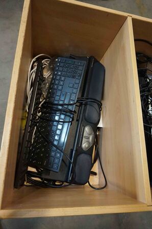 Kraftig rullevogn med kontorelektronik (MOMSFRI) 