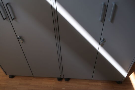 4 stk. skabe EFG med 2 topplader 