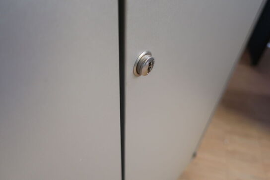 3 stk. skabe EFG med 1 topplader 