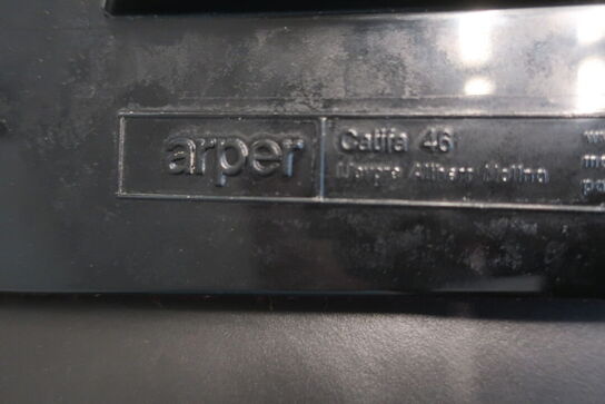 5 stk. stole ARPER og 1 bord EFG